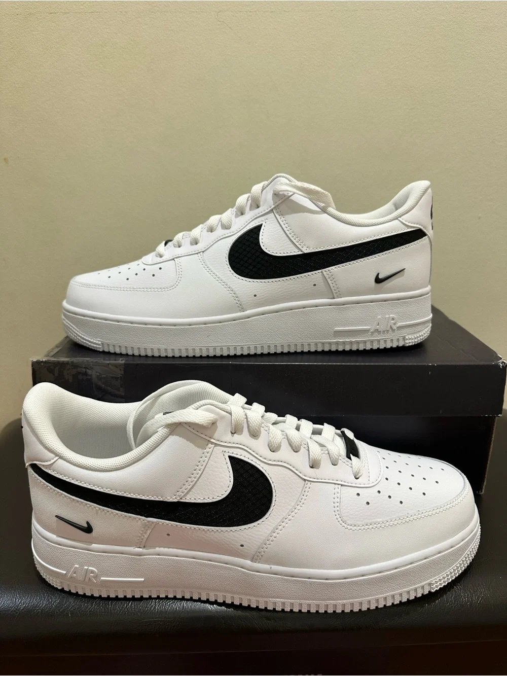 NIB Men Nike Air Force 1 Low SE  IH4452-100 Nylon Swoosh White Black